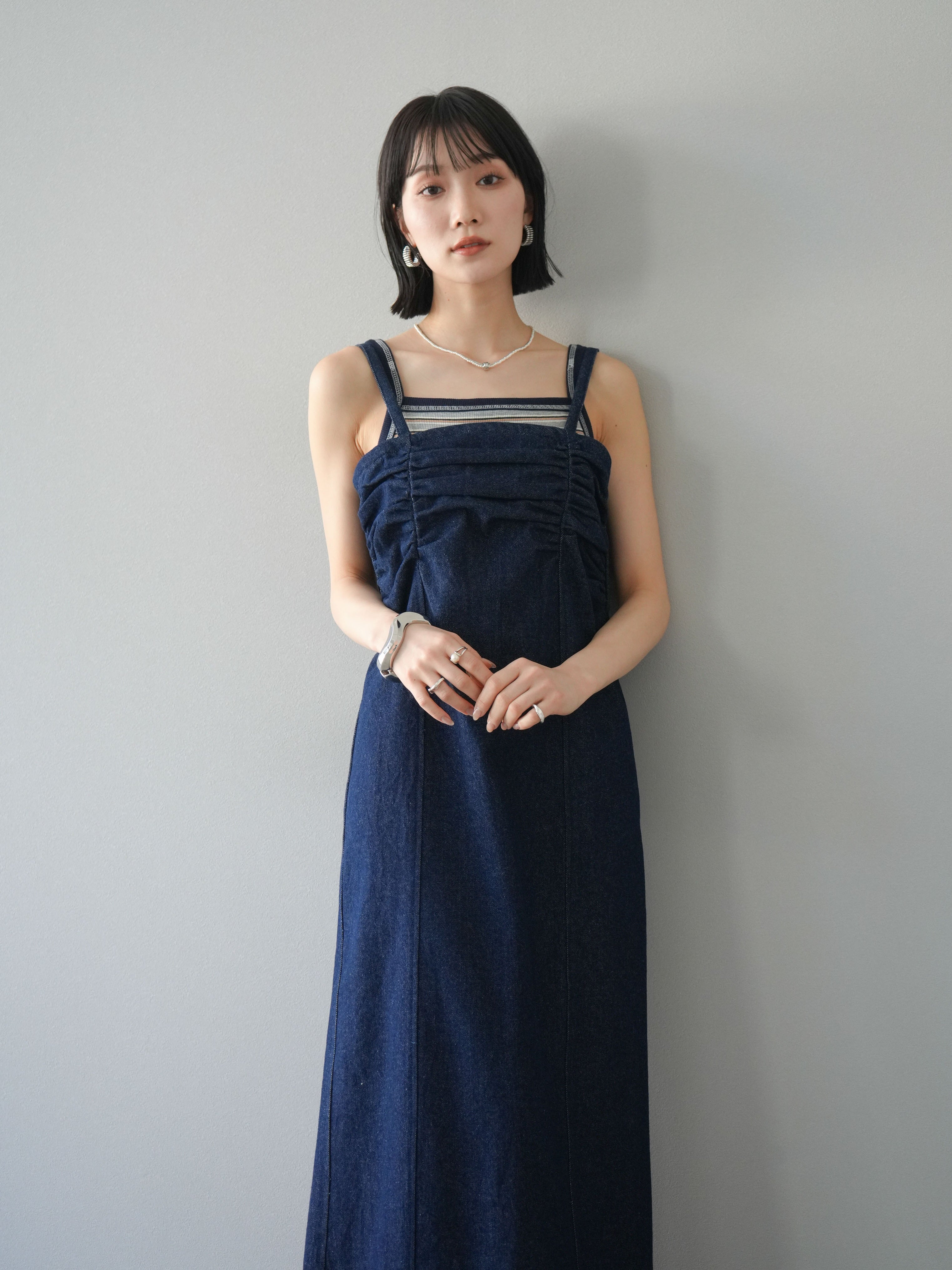 予約]デニムギャザーキャミワンピース/インディゴ – Lumier