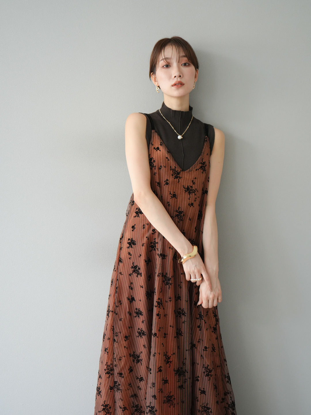 [SET]フロッキーチュールレイヤードベロアキャミワンピース+プチネックセンターシームノースリーニットトップス(2set)