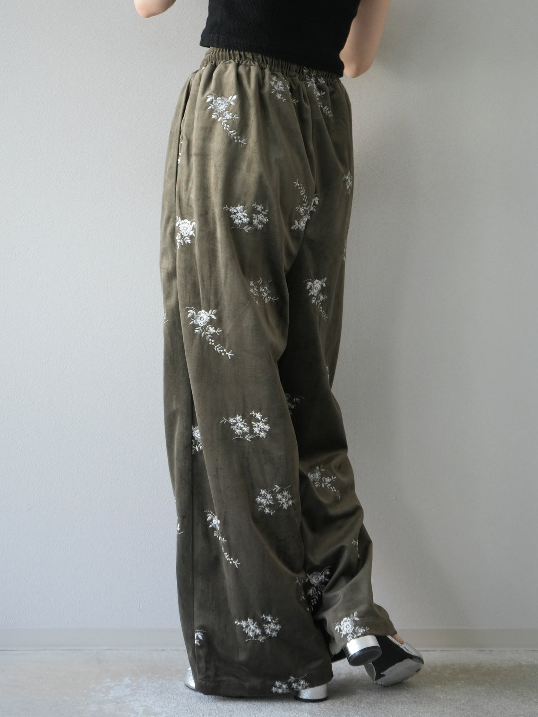 [予約]ベロアフラワーエンブロイダリーイージーパンツ/ブラウン