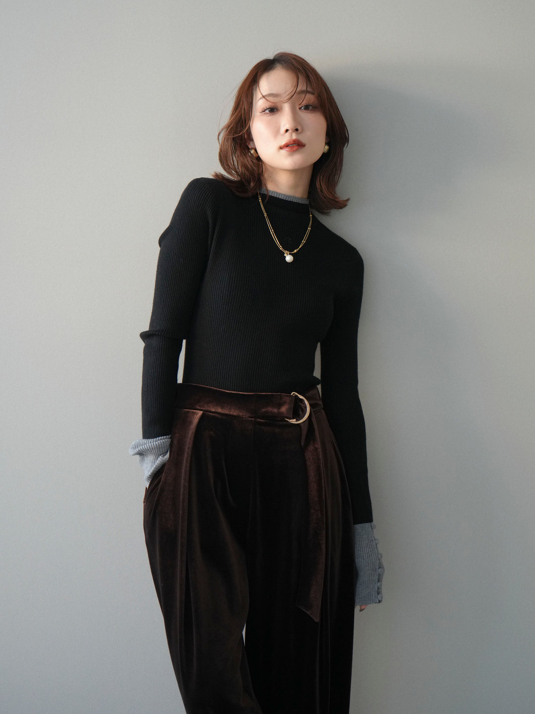 [予約]袖ボタンハイネック配色リブニットトップス/black