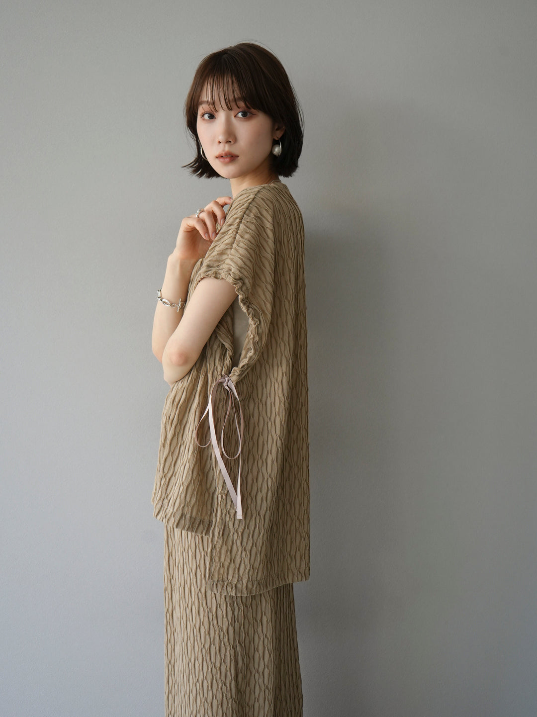 [Pre-order] Arm shirring sheer design mellow pullover/beige