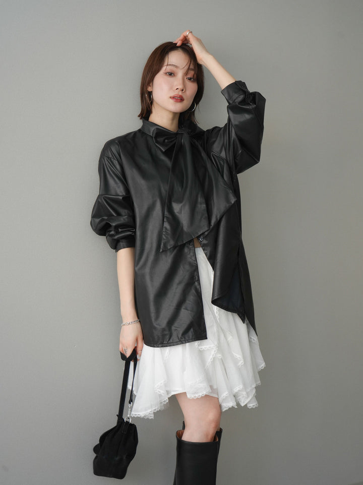 [予約]フェイクレザーボウタイブラウス/black