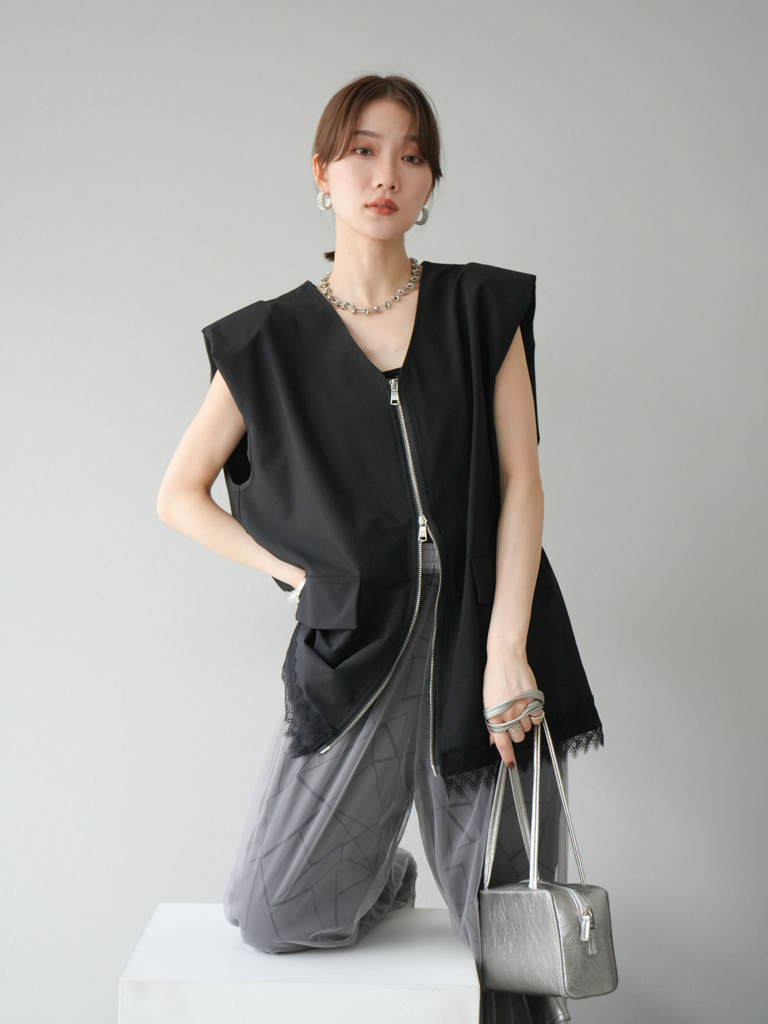 [預購] 雙拉鍊蕾絲下擺背心/黑色