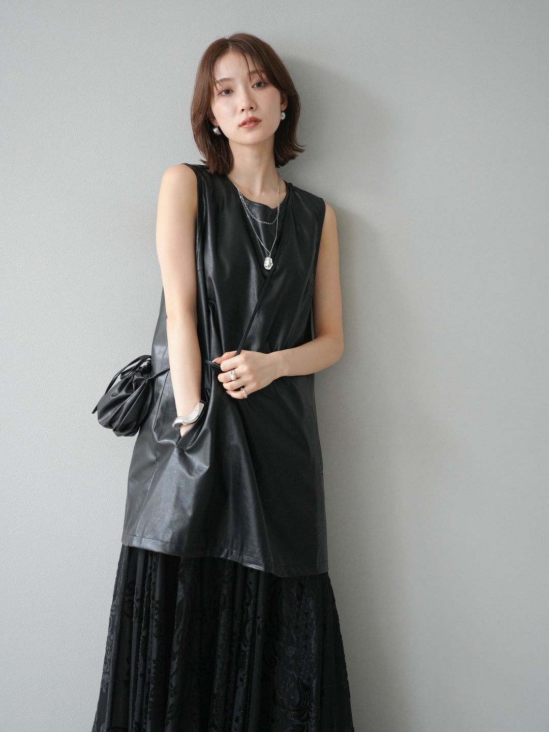 [予約]ショルダーポーチ付レザーミニワンピース/ブラック
