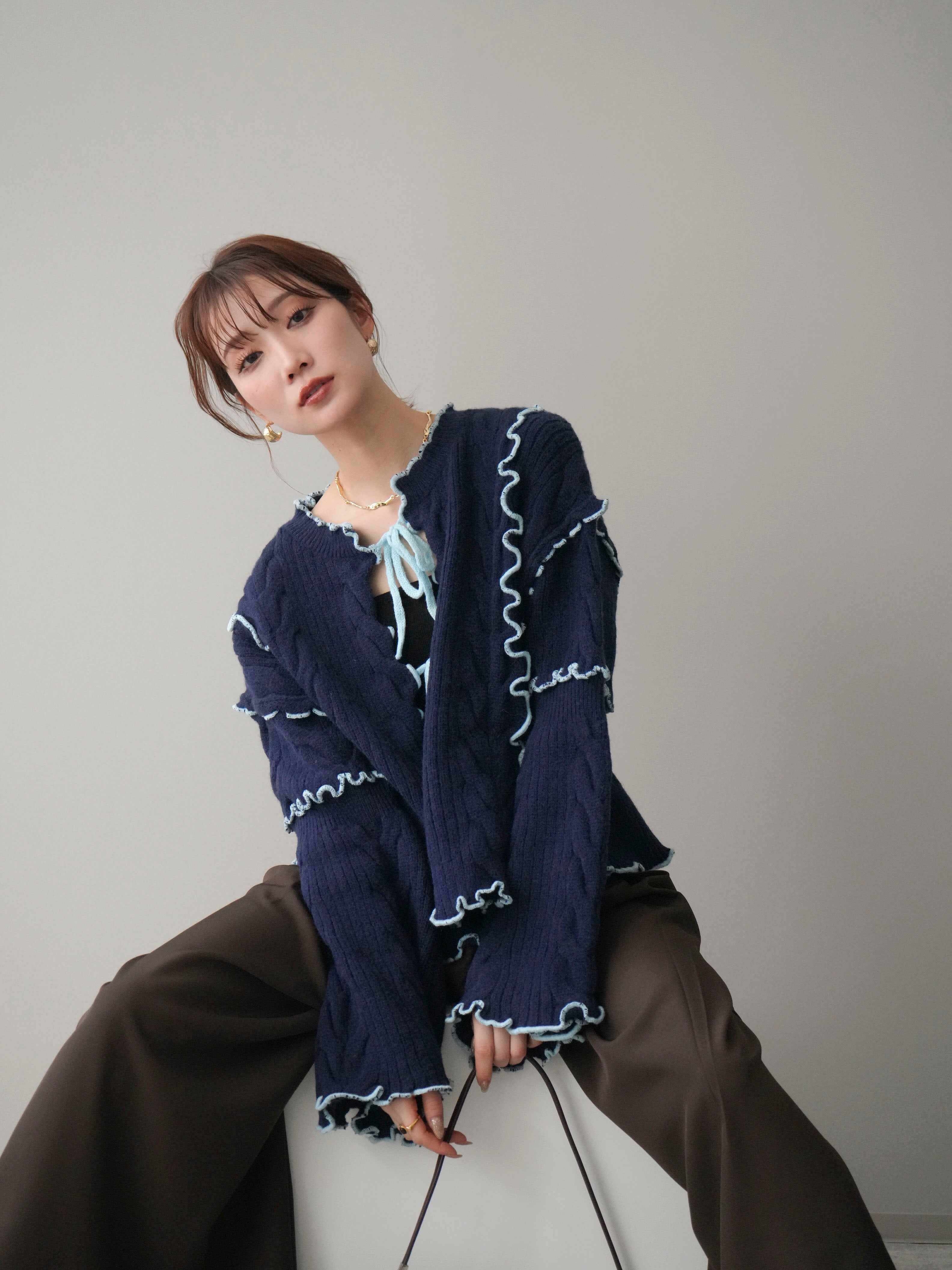 予約]フロントリボン配色メローニットカーディガン/navy – Lumier