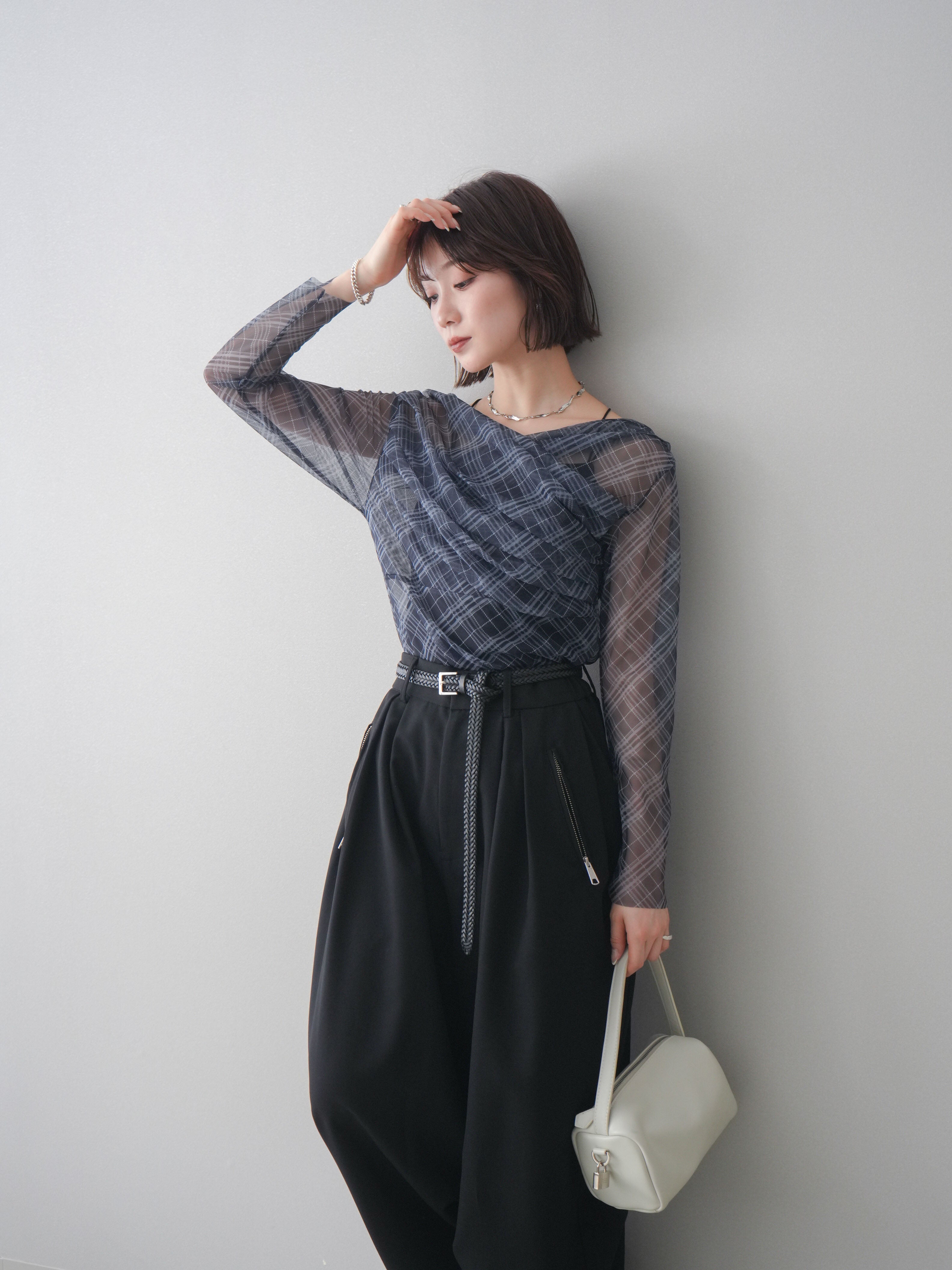 予約]チュールバイアスチェックプリントタックネックトップス/navy