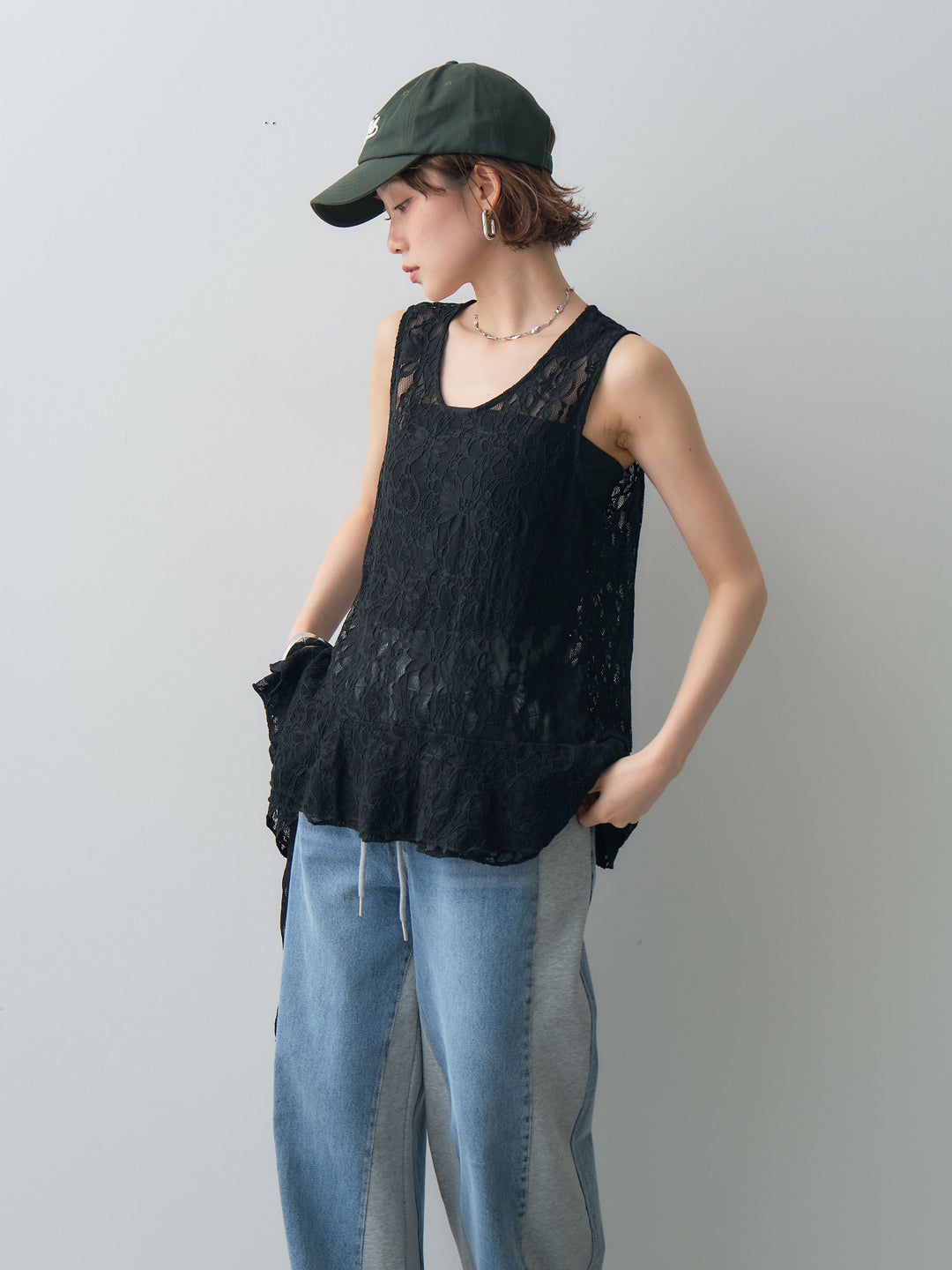 [予約]ラッフルレースアシメペプラムノースリトップス//black