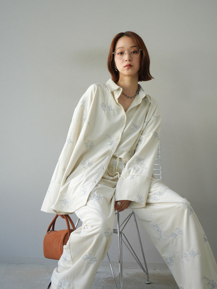 [予約]ベロアフラワーエンブロイダリーシャツ/エクリュ