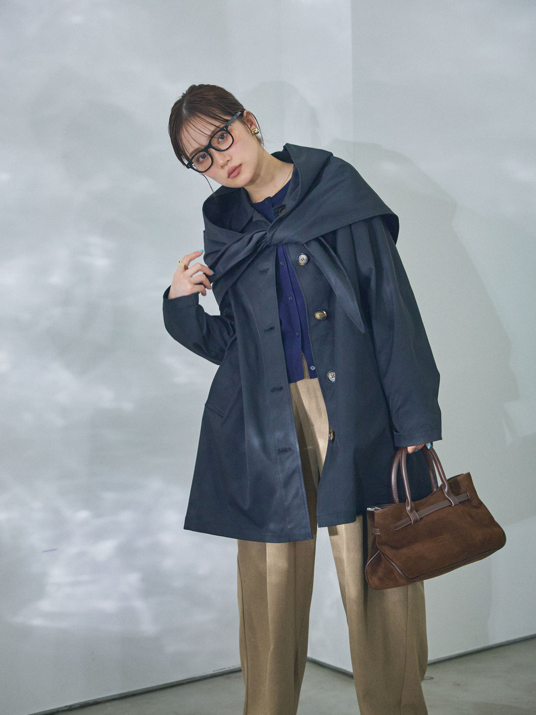 【Allure】[SET]スカーフ付ステンカラーミディアムコート+ミニポケットニットカーディガン(2set)