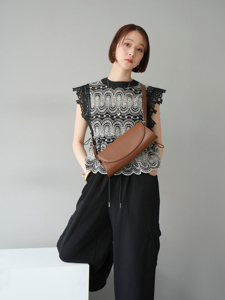 [SET] 扇貝刺繡蕾絲上衣 + 腰線側袋運動褲（2 組）