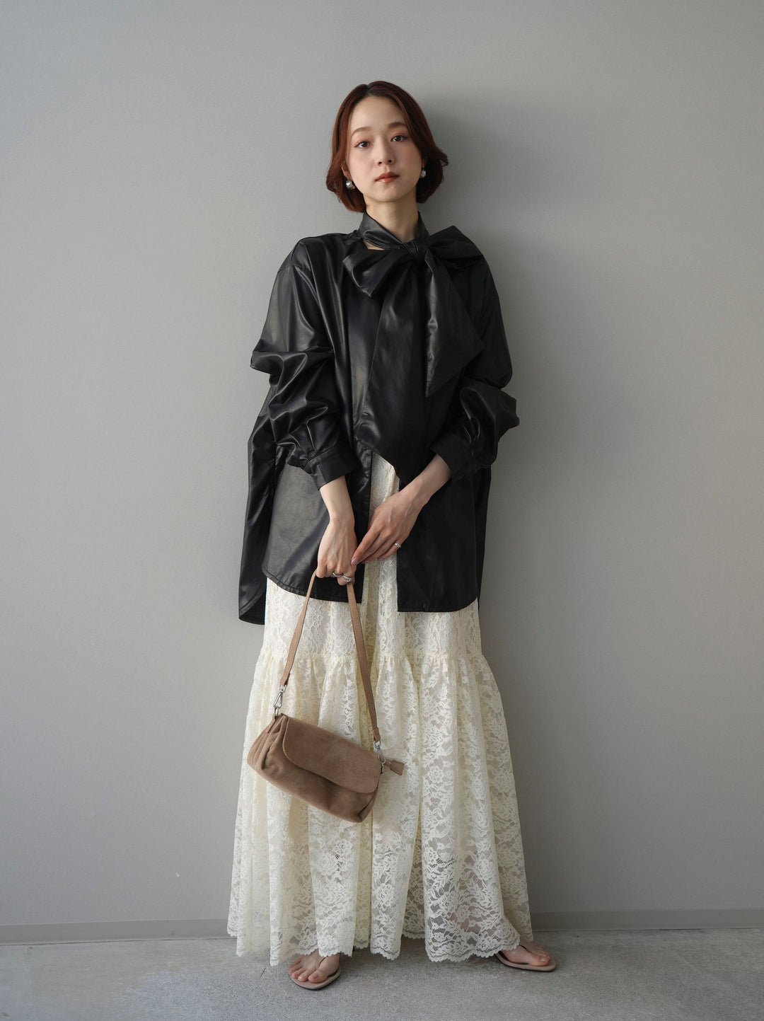 [SET]ギャザー切替レースキャミワンピース+フェイクレザーボウタイブラウス(2set)
