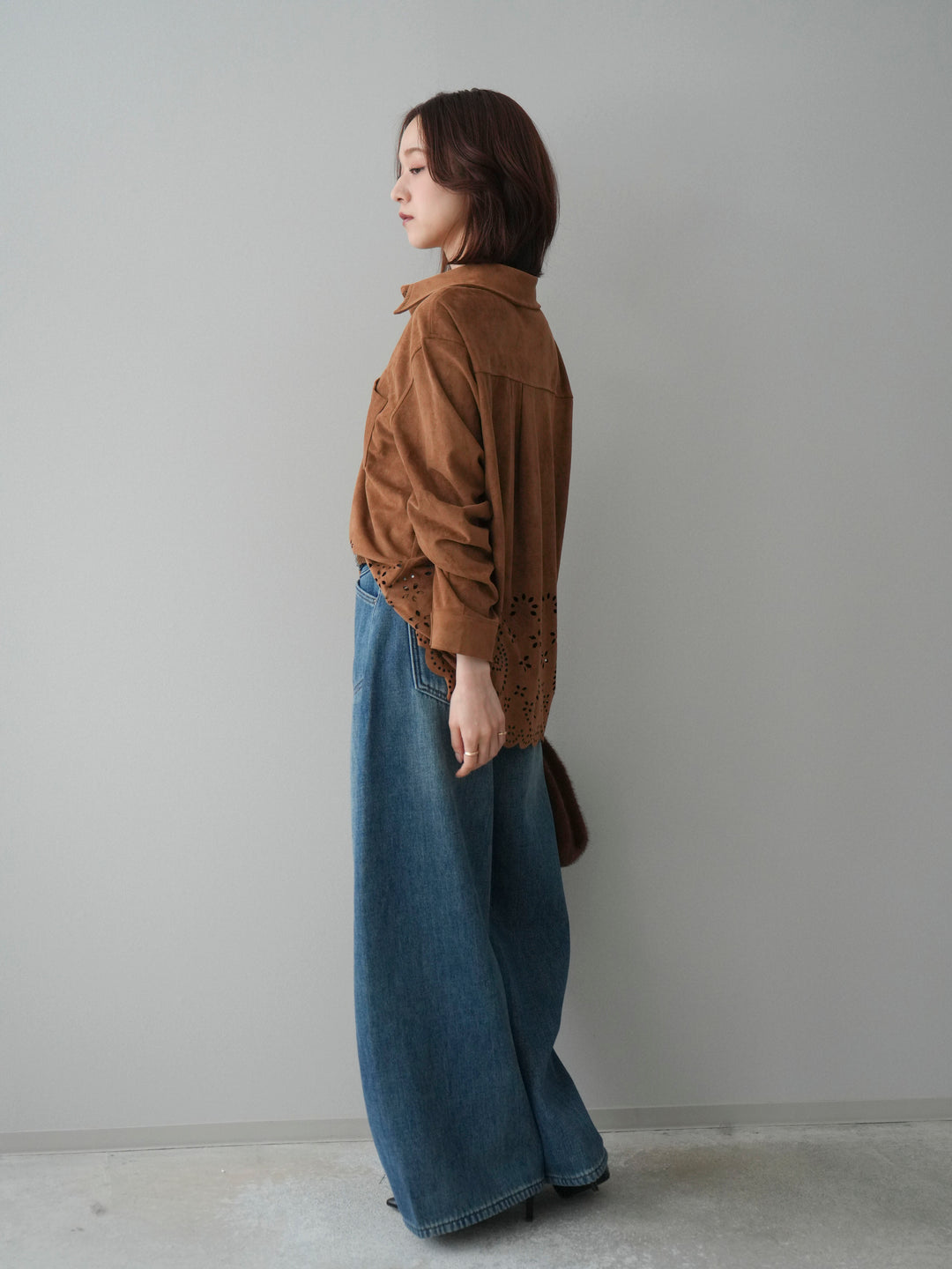 [SET]裾スカラップスエードシャツ+ベルト付裏起毛カーブデニムパンツ(2set)