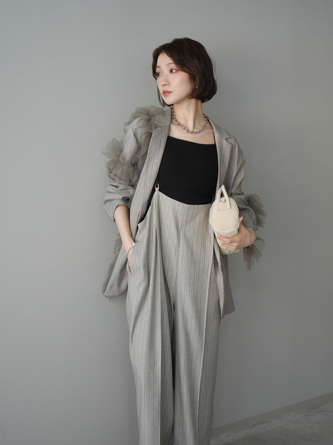 [予約]アシンメトリーチュールストライプジャケット/greige