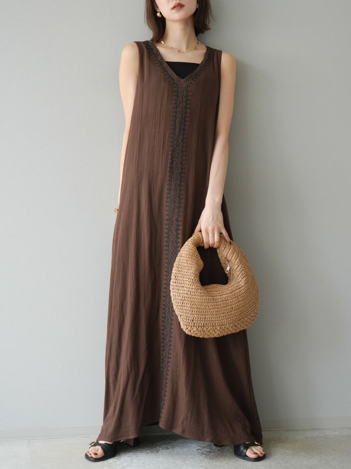 [予約]刺繍Vネックワンピース/ブラウン