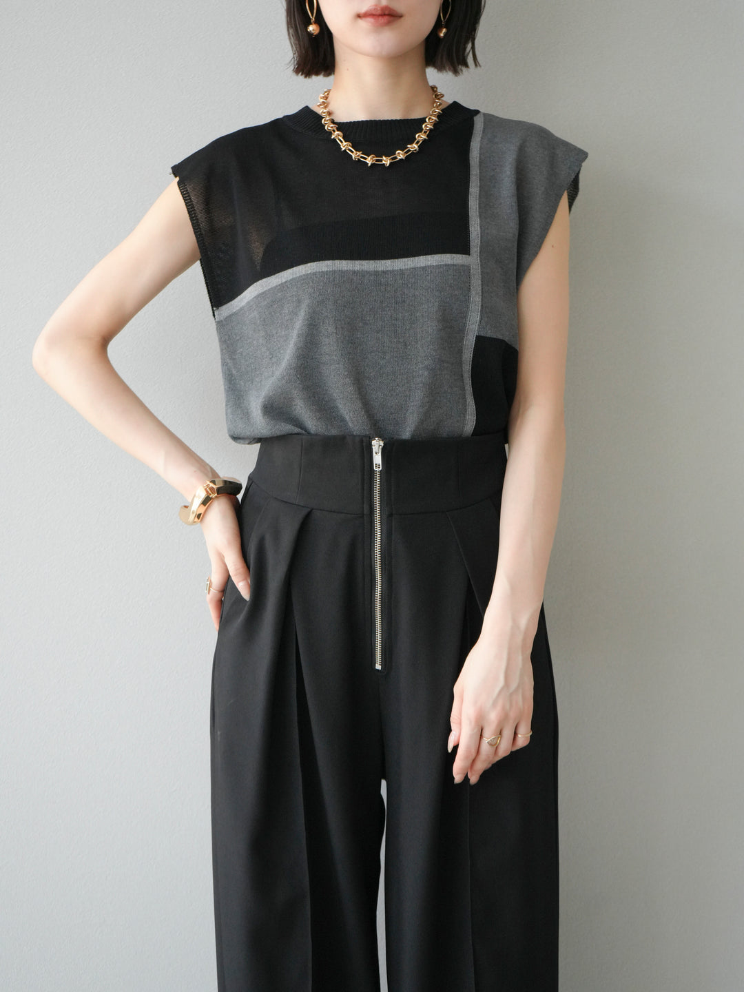 【預購】同色系無袖針織套頭衫/黑色