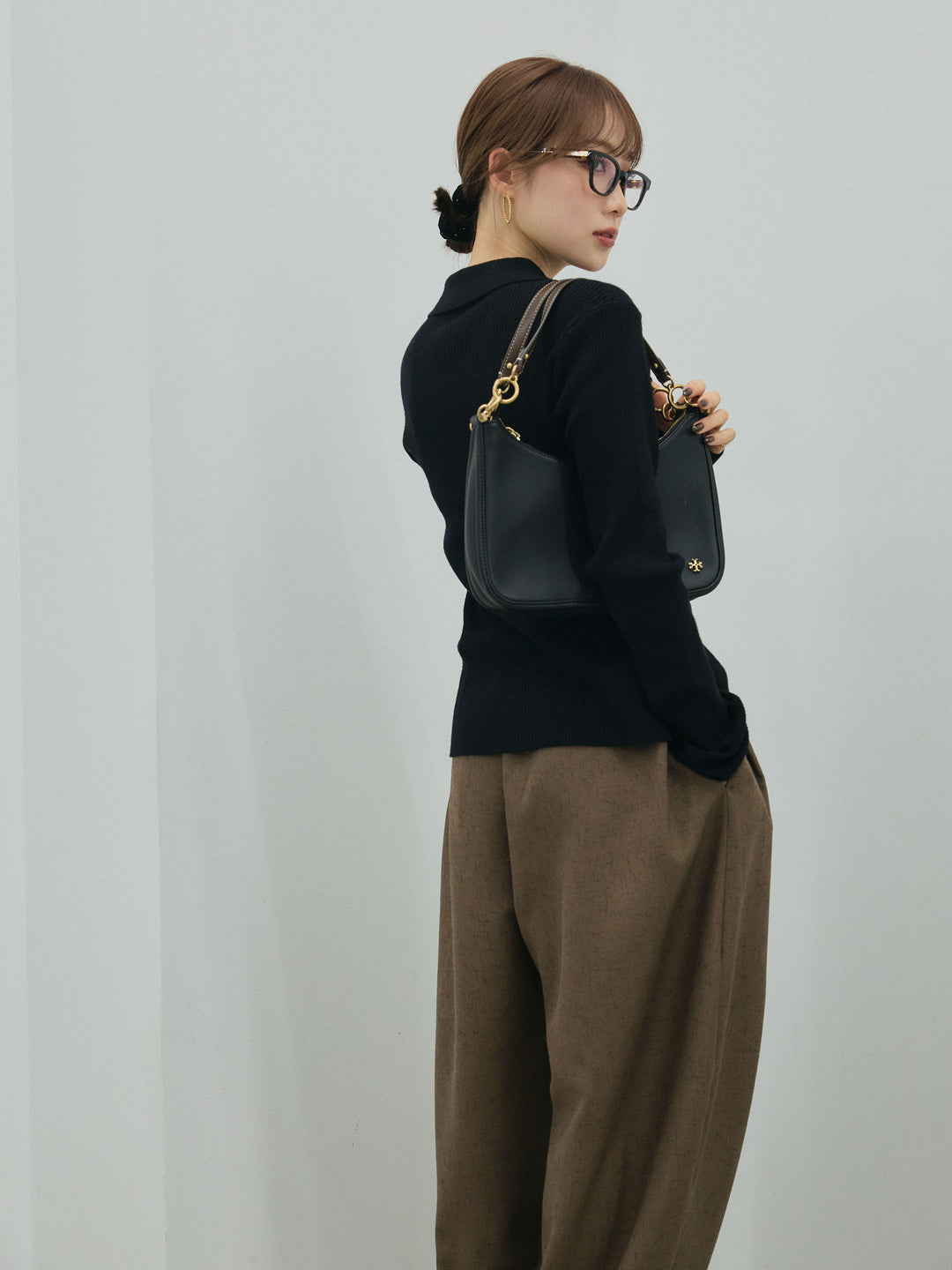 【Allure】[SET]くるみボタンポロリブニットトップス+モックスカルゼサイドタックコクーンパンツ(2set)