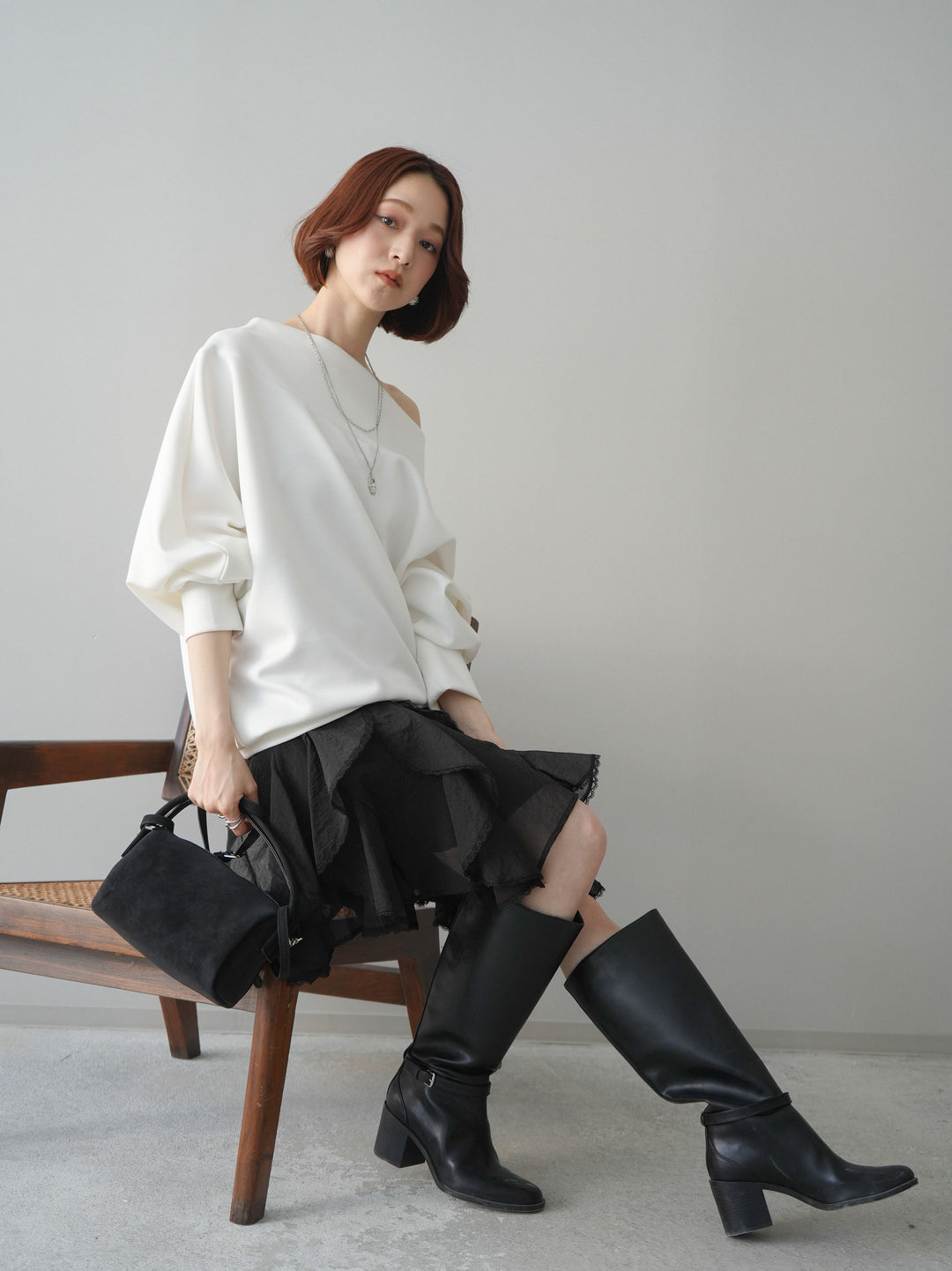 [SET]アシンメトリーオフショルポンチプルオーバー+ラッフルレースミニスカート(2set)