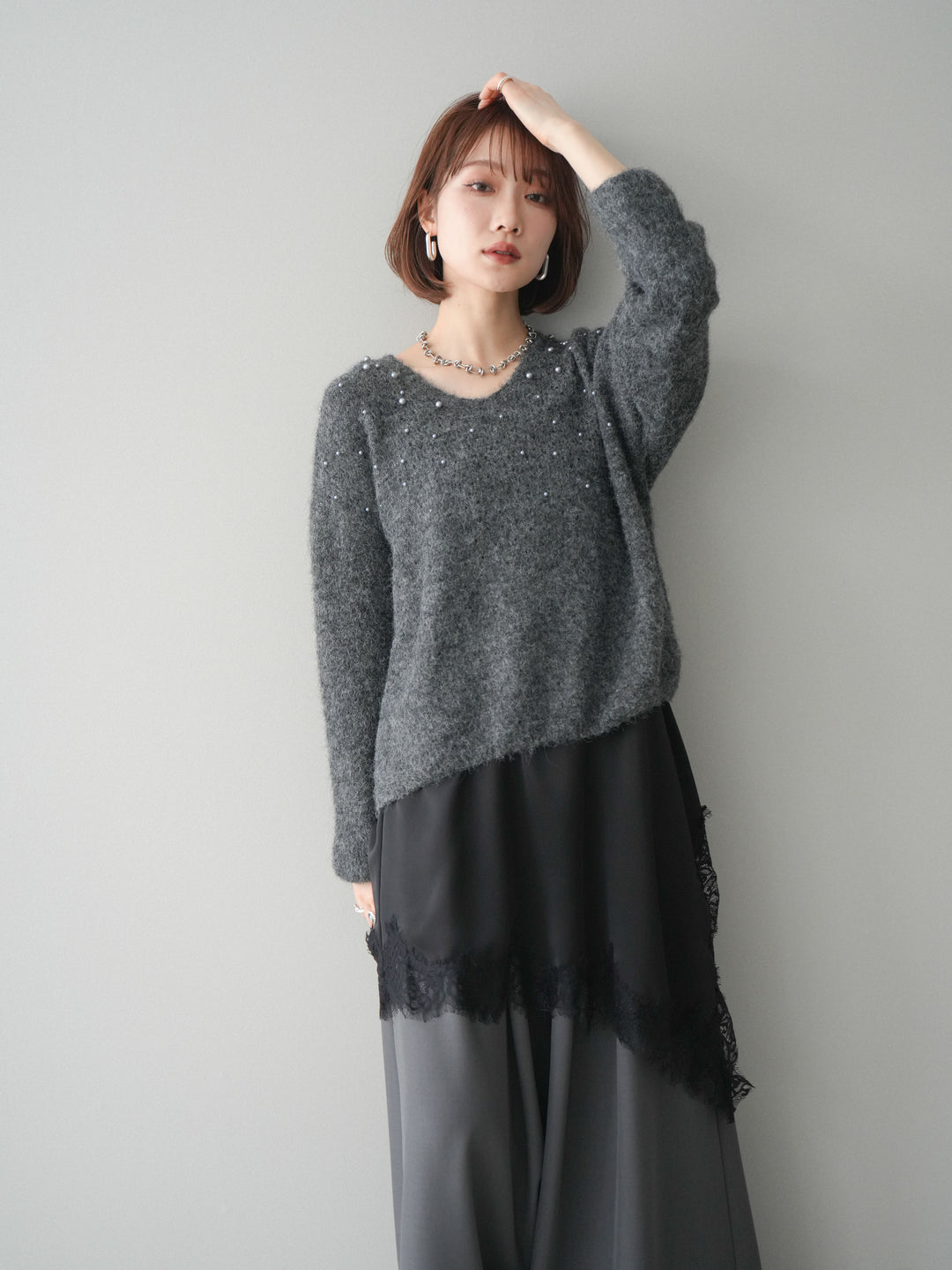 [SET]パール×ビジューVネックニットプルオーバー+アシンメトリーサテンレースキャミソール+テープベルトタックバギーパンツ(3set)