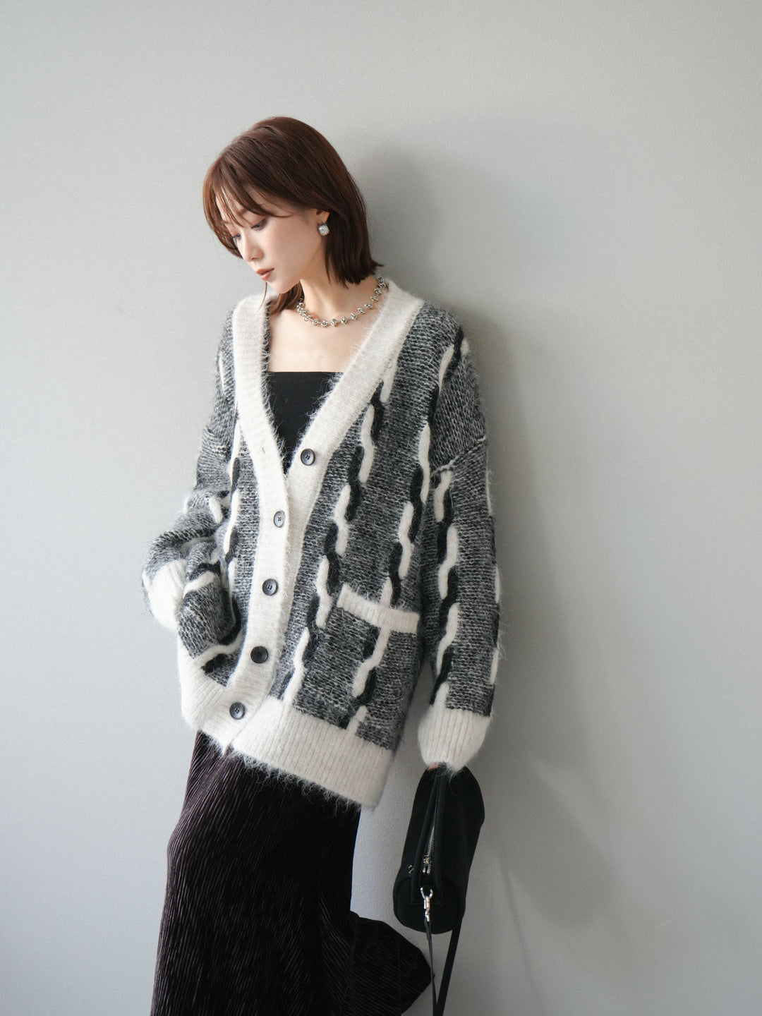 [SET]バイカラー編み込みデザインニットカーディガン+ベロアプリーツナロースカート(2set)