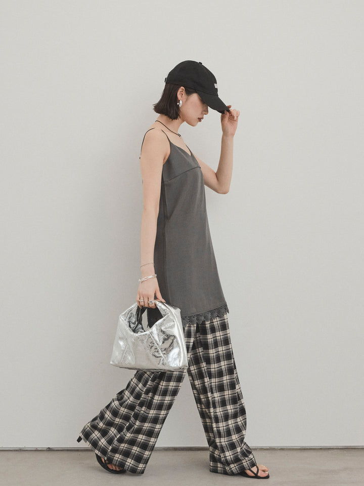 [SET] 蕾絲下擺吊帶迷你洋裝 + 格紋寬褲 (2 件套)