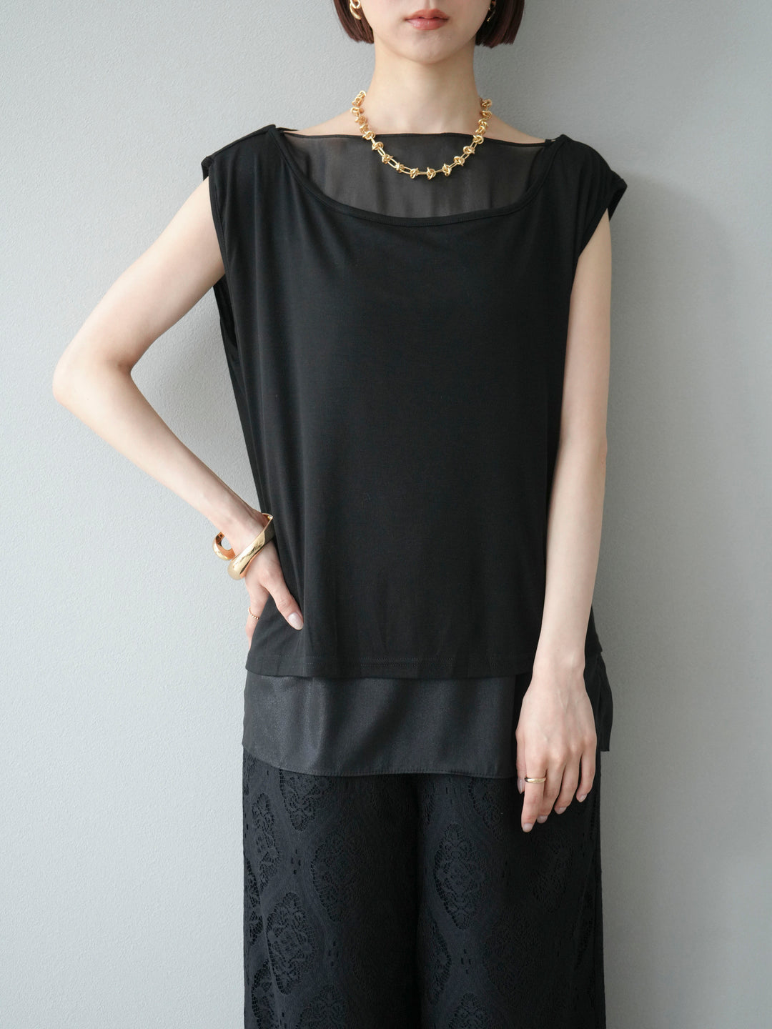 [預訂] 雙向透視多層垂墜上衣/黑色