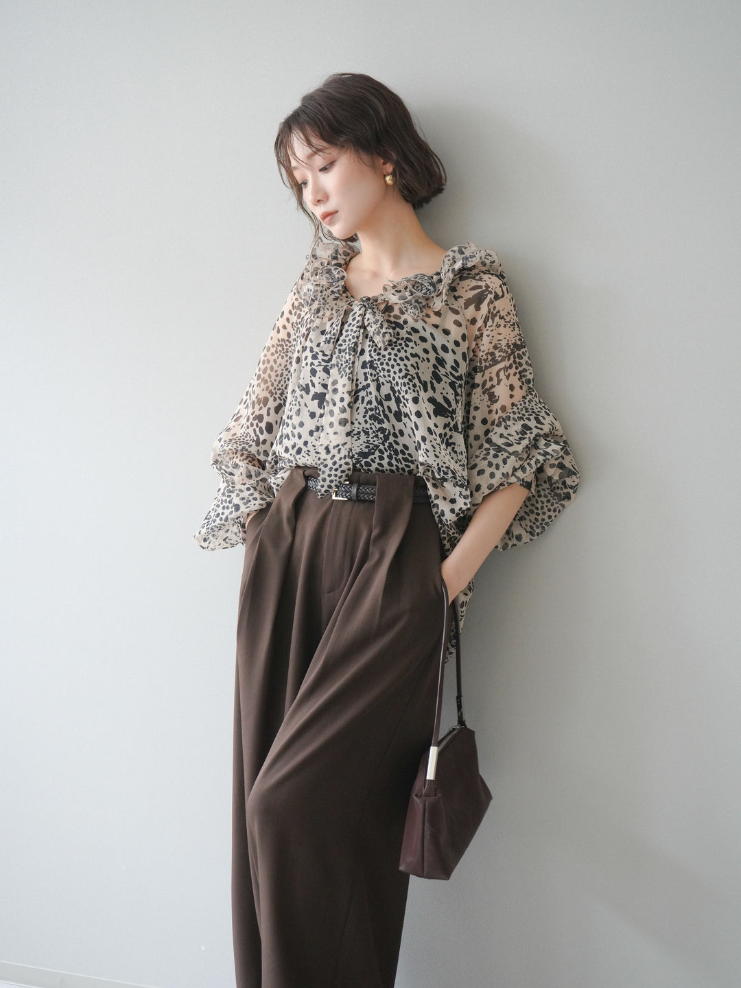 [予約]ラッフルネックシアーブラウス/leopard