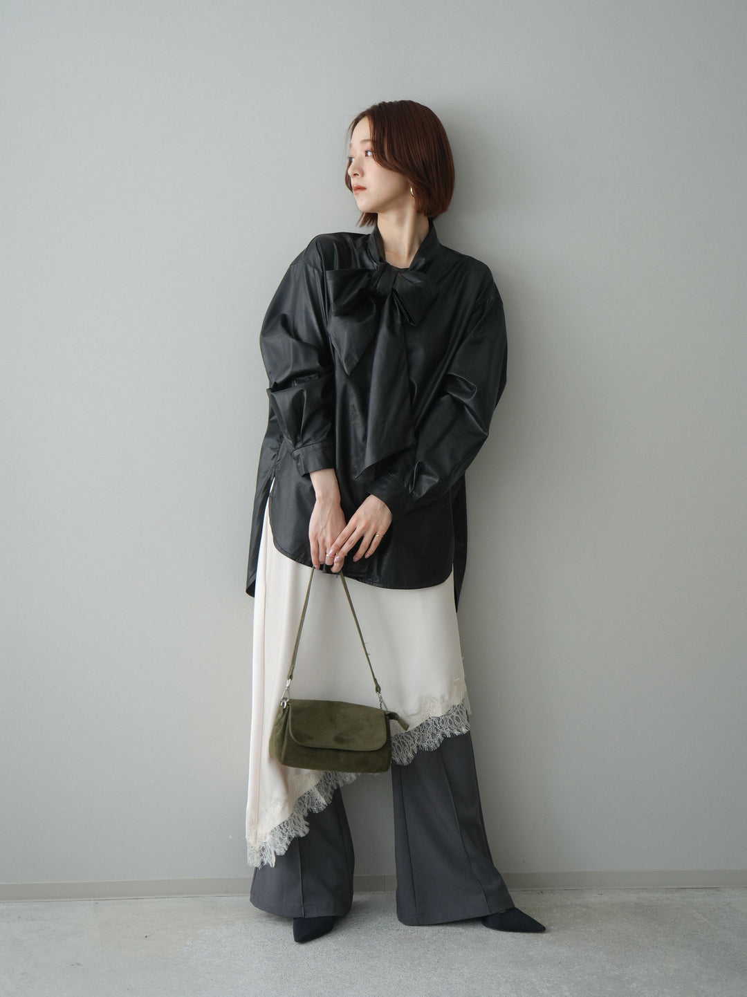 [SET]フェイクレザーボウタイブラウス+センターシームフレアパンツ(2set)