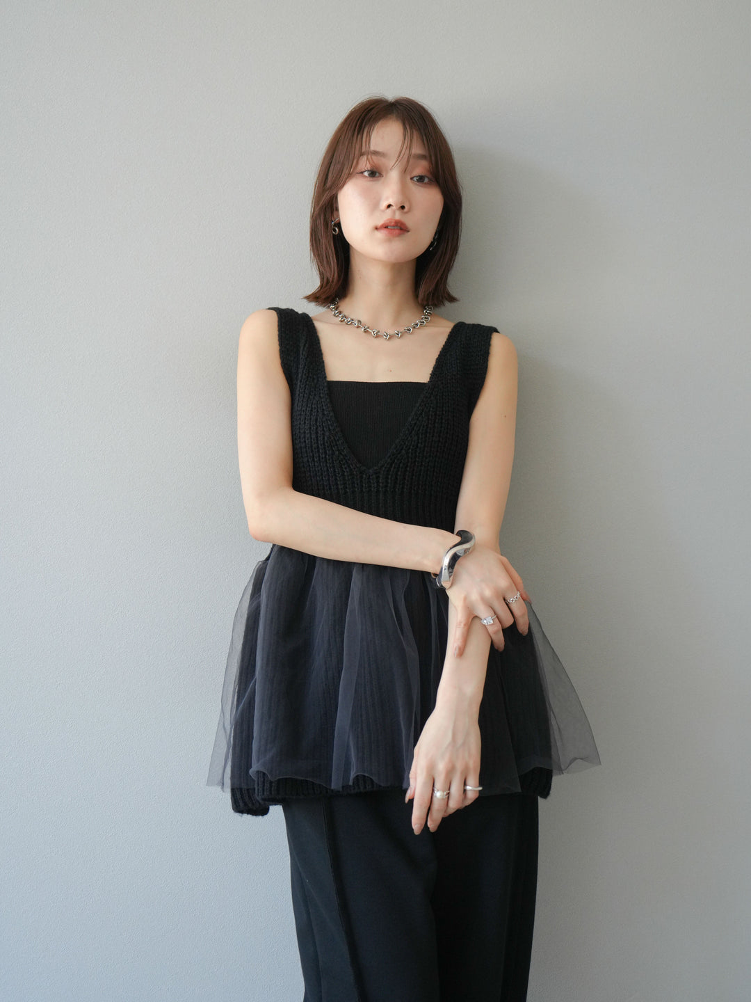 [SET] 薄紗層疊荷葉邊針織背心 + 兩用設計運動褲（2 件組）