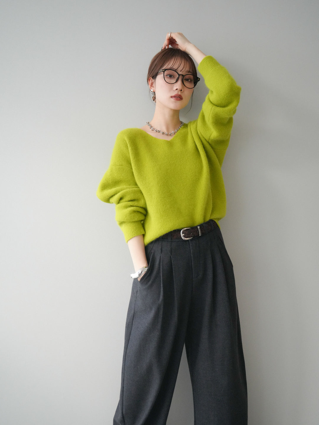 [SET]シュシュ付きアンゴラタッチVネックニットプルオーバー+選べるアクセセット(2set)