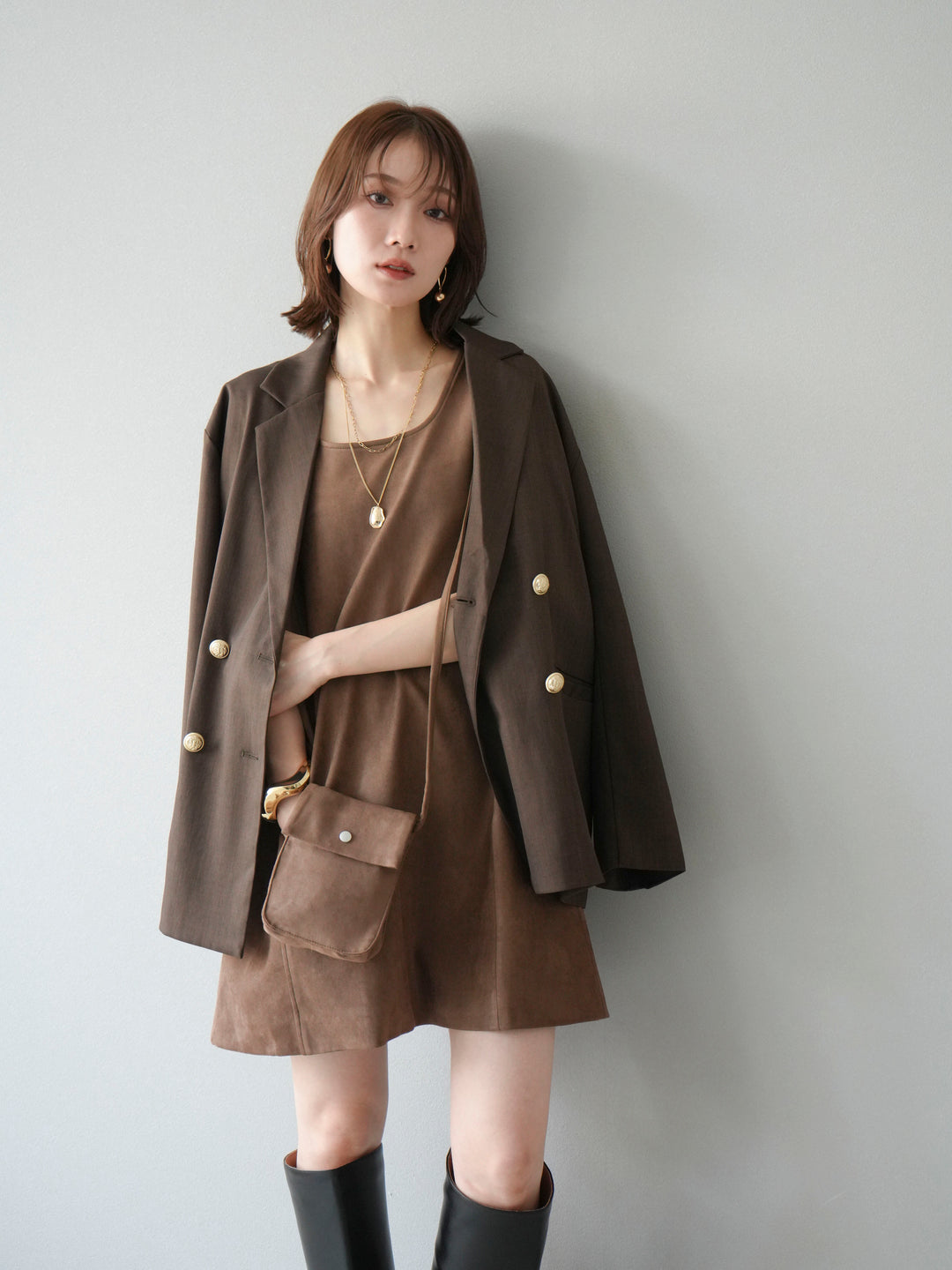 [SET]ゴールドボタンツイルダブルテーラードジャケット+ショルダーポーチ付スウェードミニワンピース(2set)