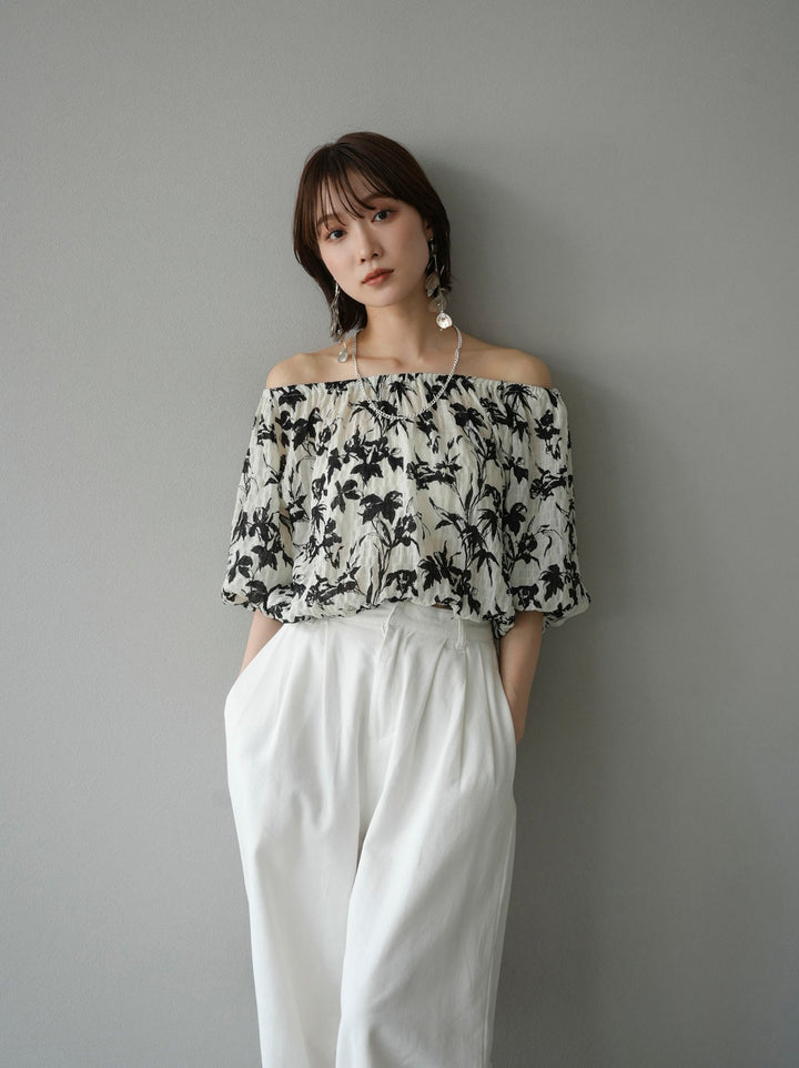 [Pre-order] Washer Flower Pattern Off-Shoulder Blouse/Off White