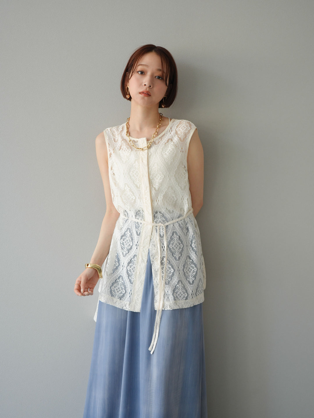 [SET] 緞面滾邊蕾絲無袖上衣 + nuance 透視喇叭裙 (2 套)