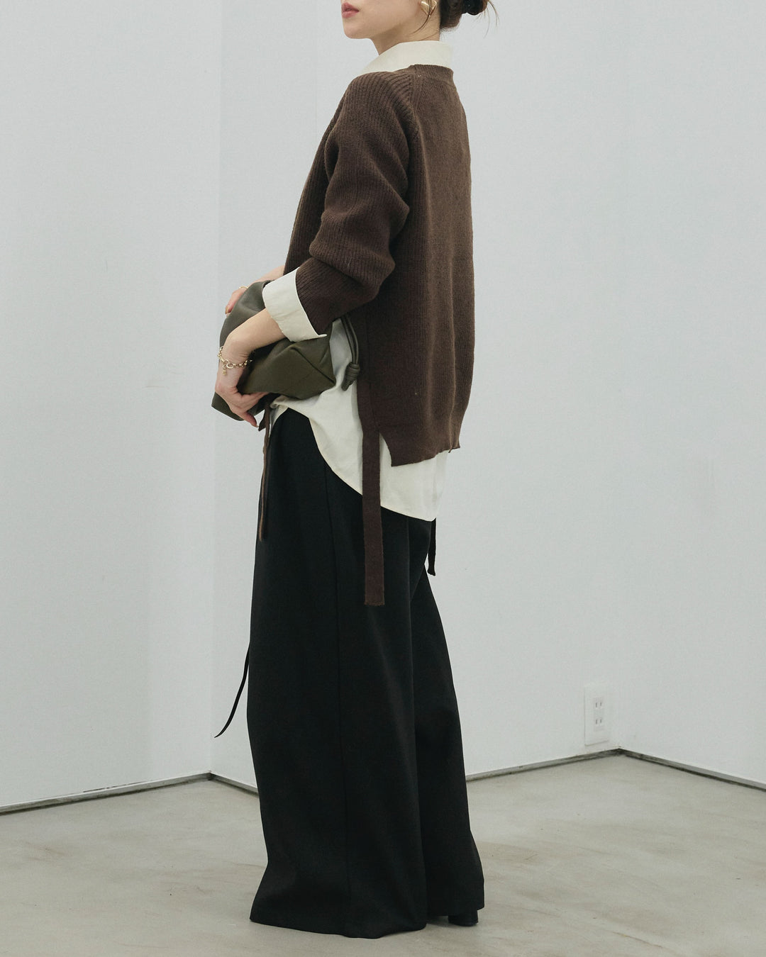 【Allure】[SET]サイドスリット畦編みニットプルオーバーシャツアンサンブル+ループデザインツイルワイドパンツ(2set)