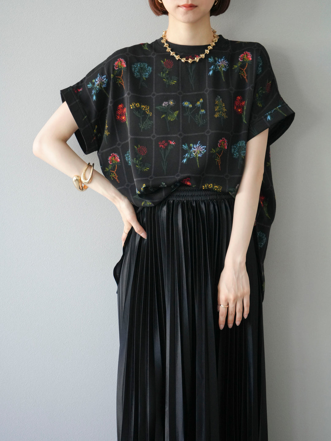 [予約]パッチワークフラワープリントプルオーバー/ブラック