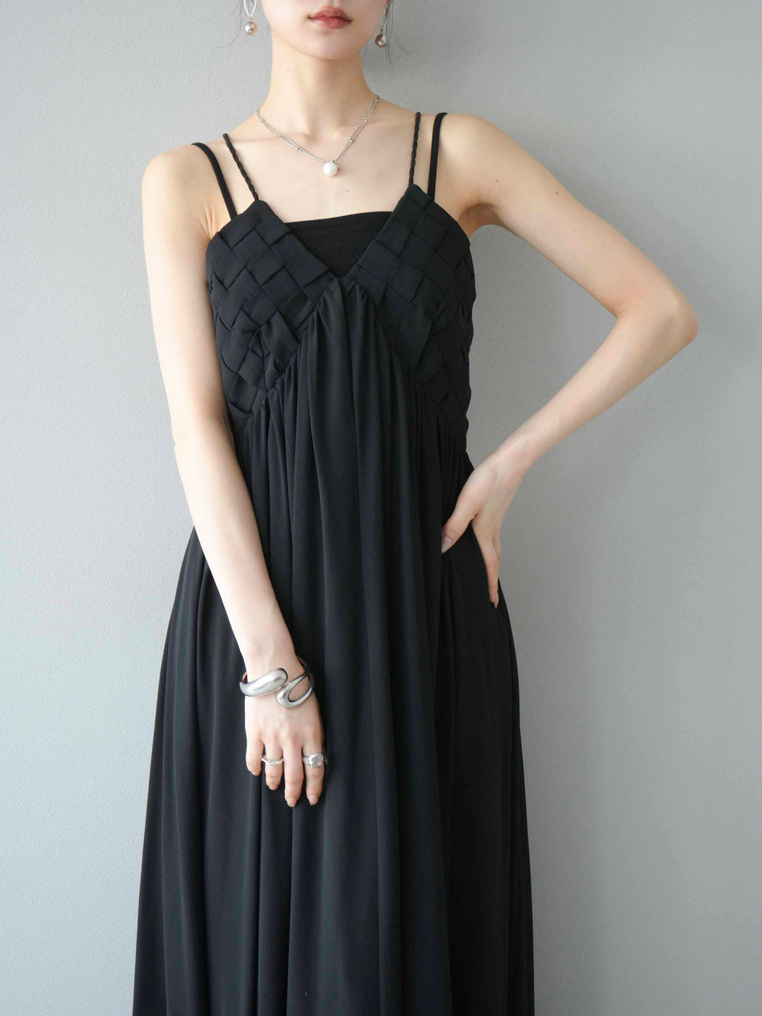 [予約]編み込みデザインシフォンワンピース/ブラック