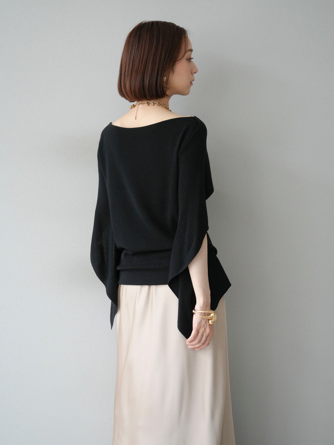 [予約]マントデザインスリットドルマンニット/ブラック