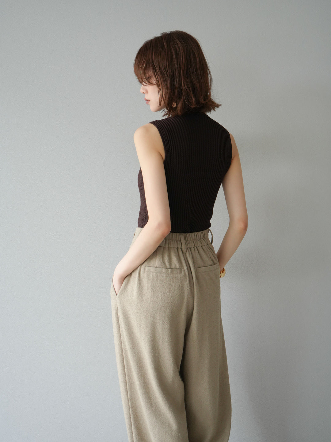 [予約]ボトルネックワッフル編みノースリーブニットトップス/ブラウン