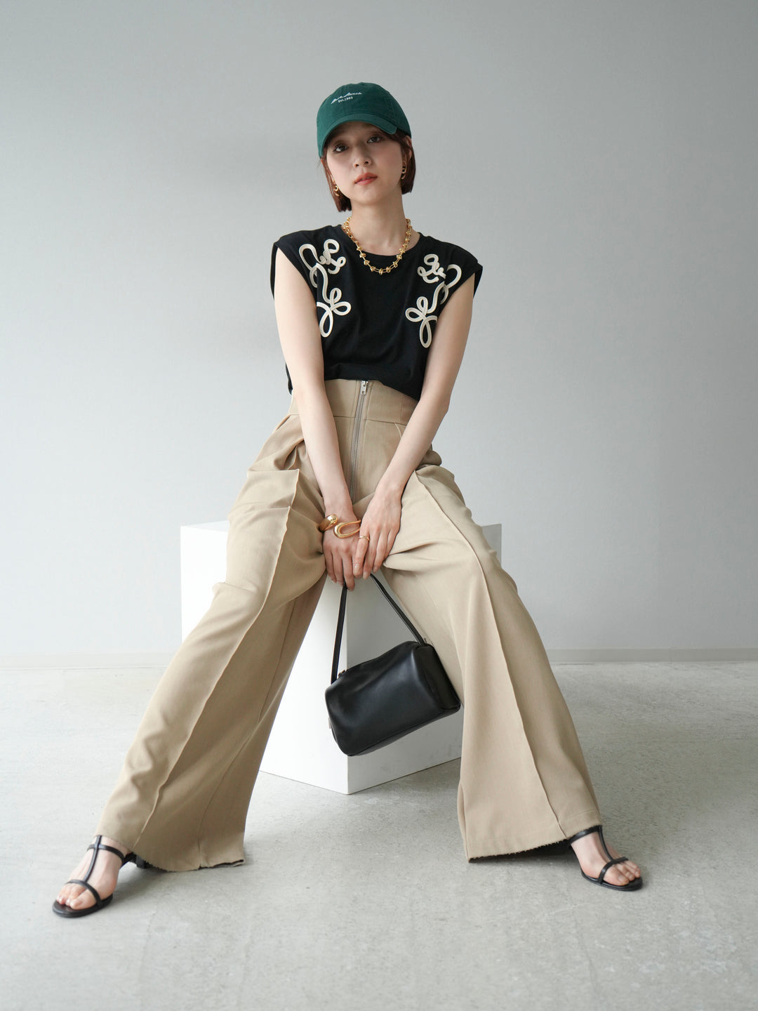 [SET]コード刺繍フレンチスリーブTシャツ+ジップタックワイドパンツ(2set)