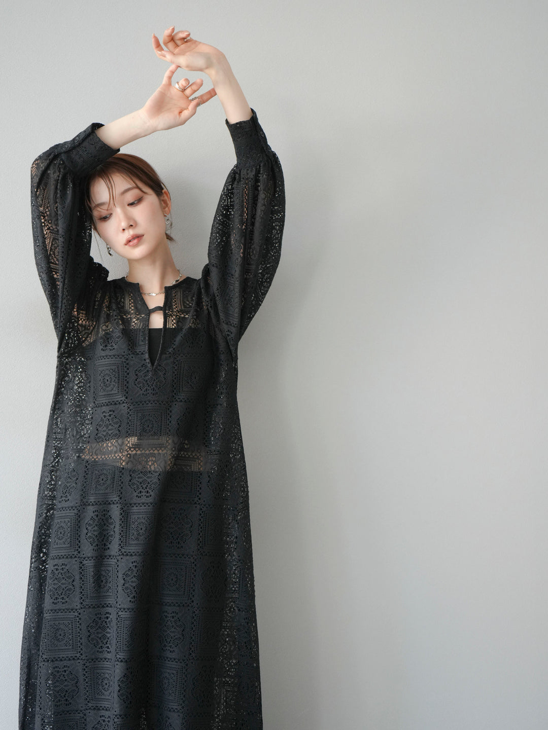 【套裝】塊蕾絲捲袖洋裝+塊蕾絲寬褲（2套）