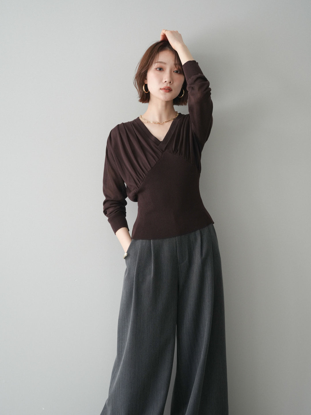 [予約]サイドギャザーVネックニットプルオーバー/brown