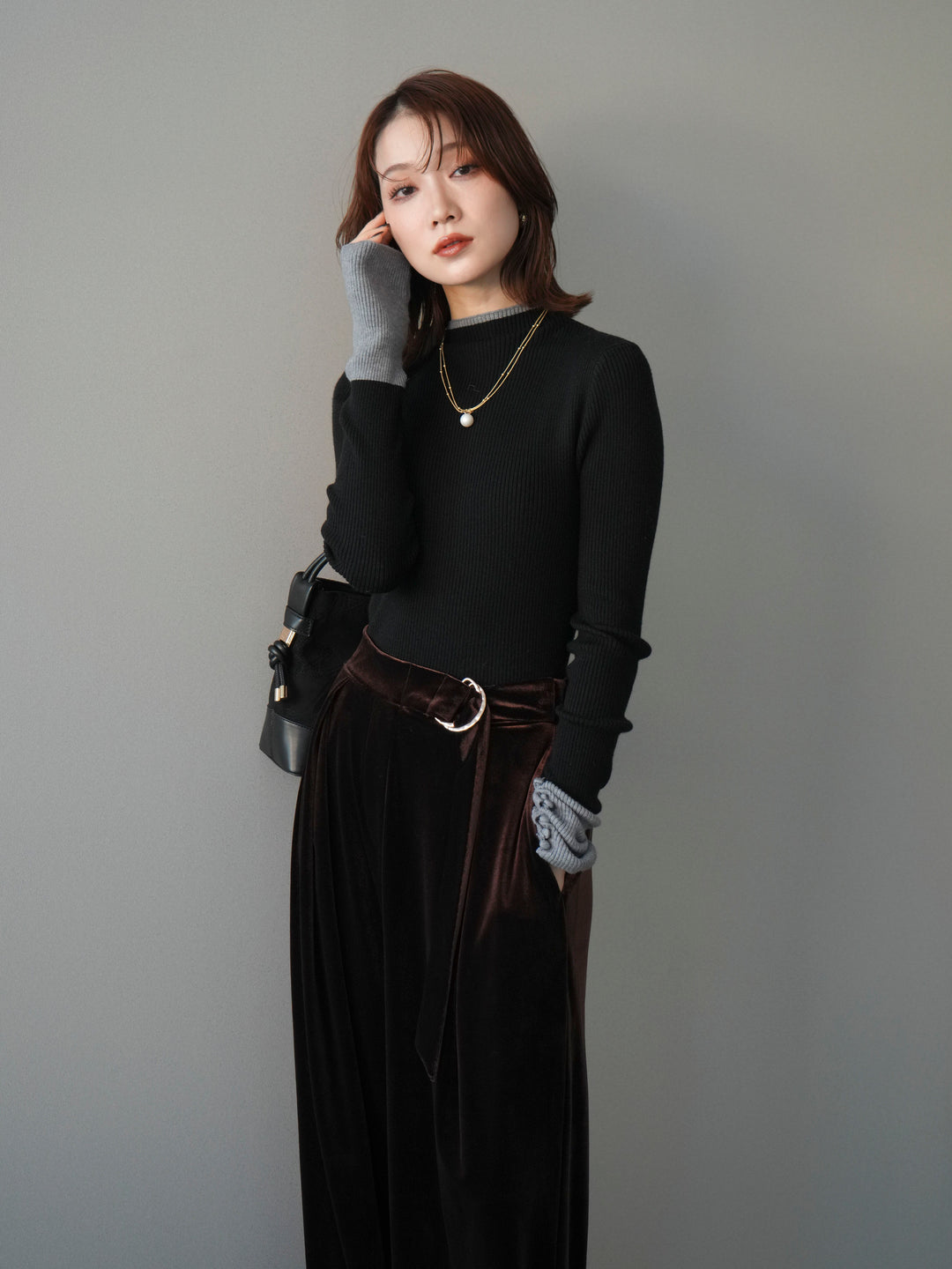 [予約]袖ボタンハイネック配色リブニットトップス/black