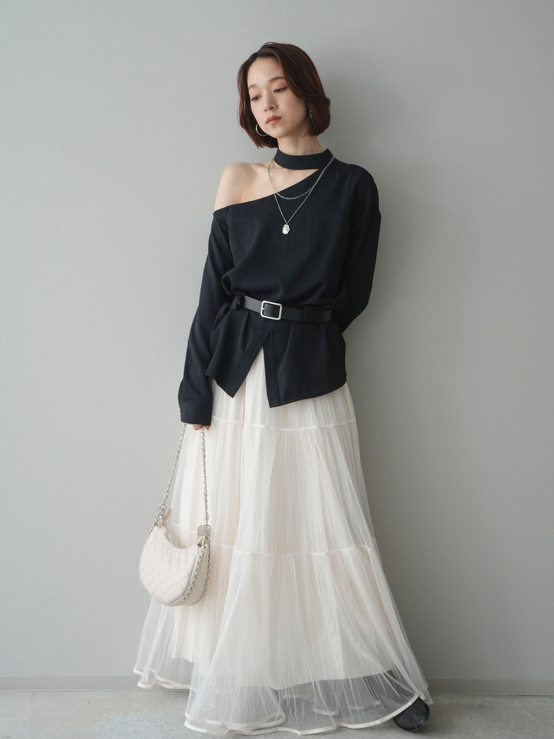 [SET]ベルト付ワンショルダースリットブラウス+ラメプリーツレイヤードチュールロングスカート(2set)