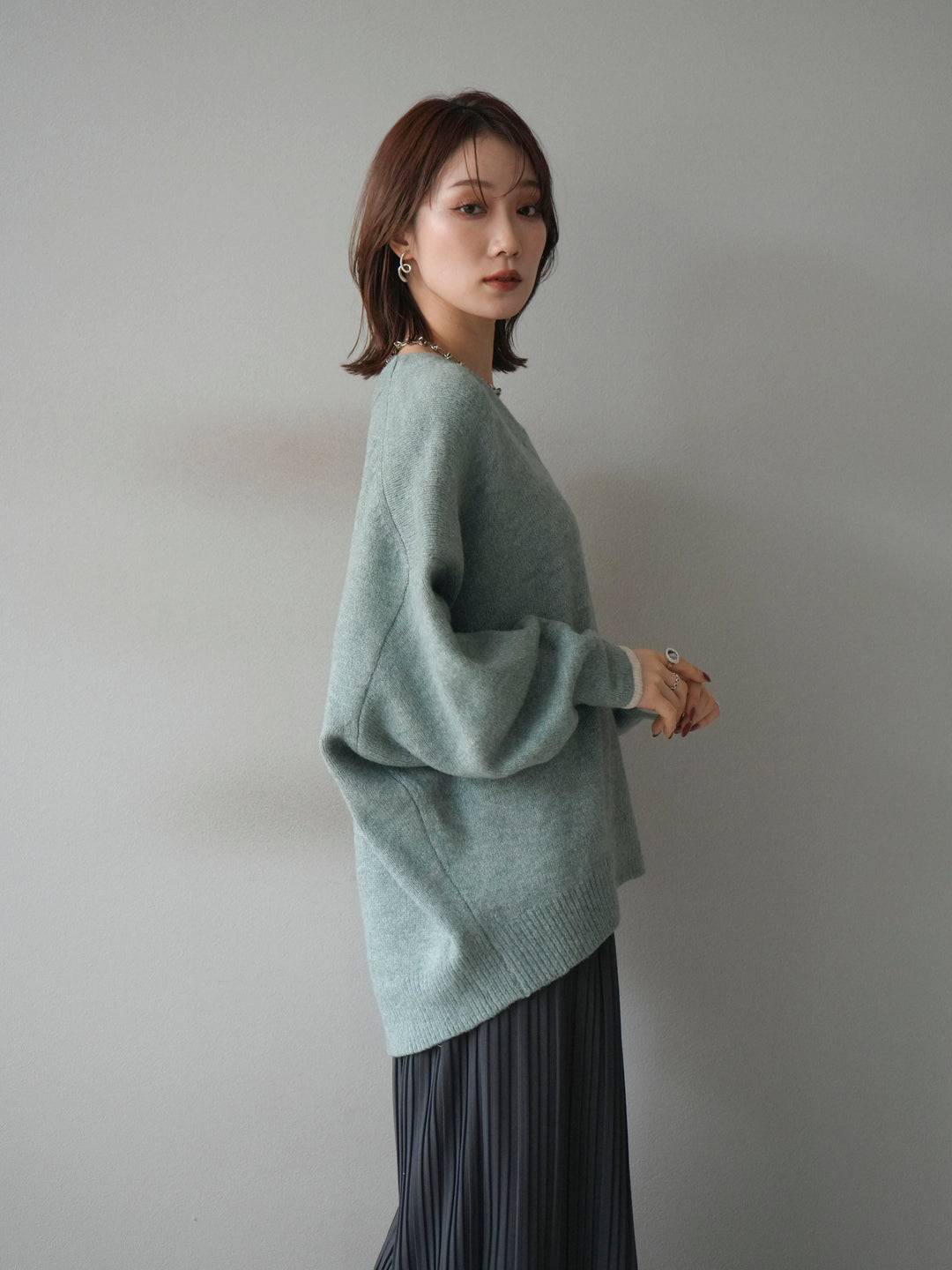 [SET]Vネック配色スリーブニットプルオーバー+選べるアクセセット(2set)