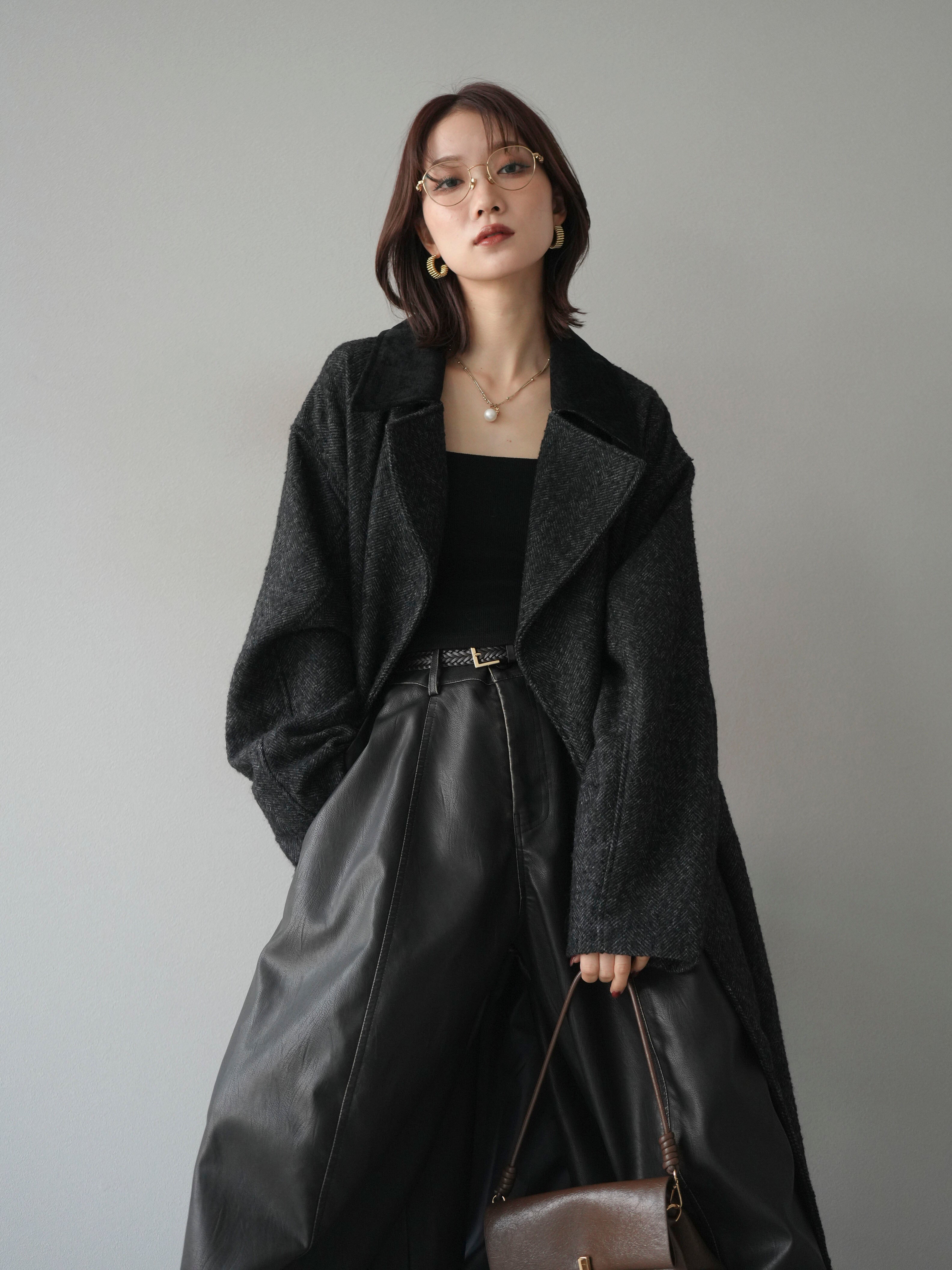 予約]ネップヘリンボーンレザー襟チェスターコート/black – Lumier