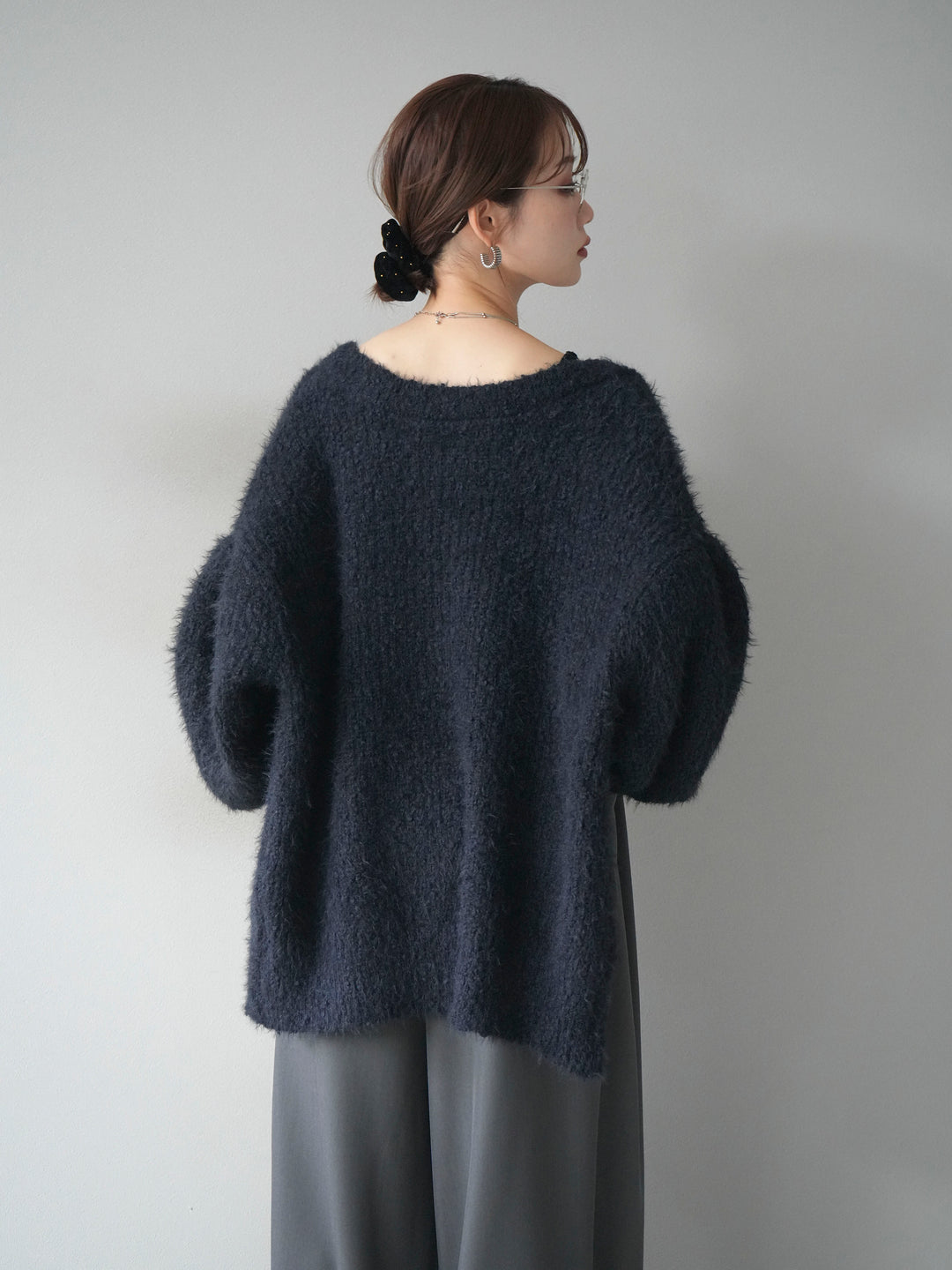 [預購] 圓領隨機毛絨開襟衫/藏青