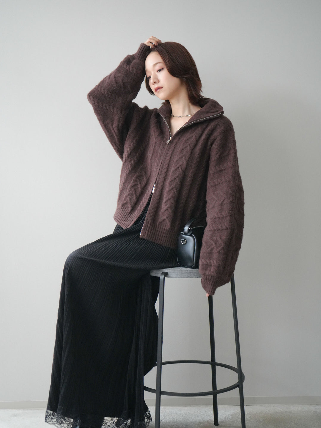 [SET]ケーブル編みハイネックZIPニットカーディガン+裾レーススウェードプリーツマキシスカート(2set)