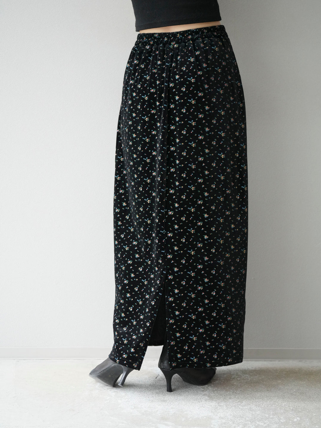 [予約]ベロアフラワープリントIラインスカート/ブラックxイエロー