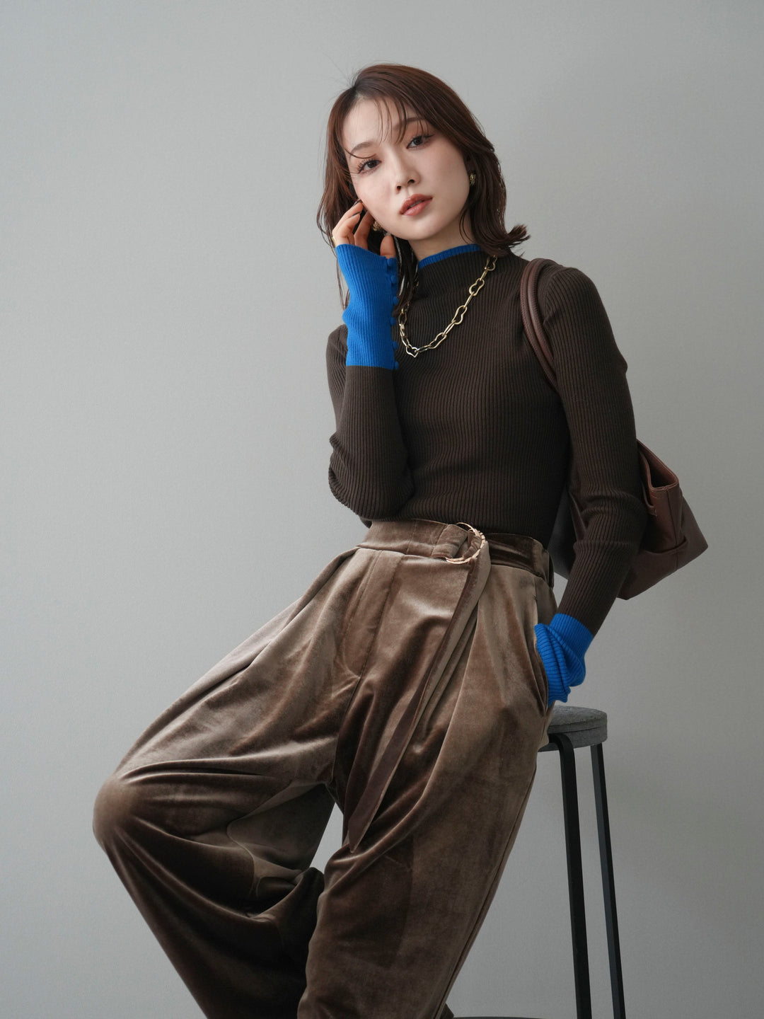 [予約]袖ボタンハイネック配色リブニットトップス/brown