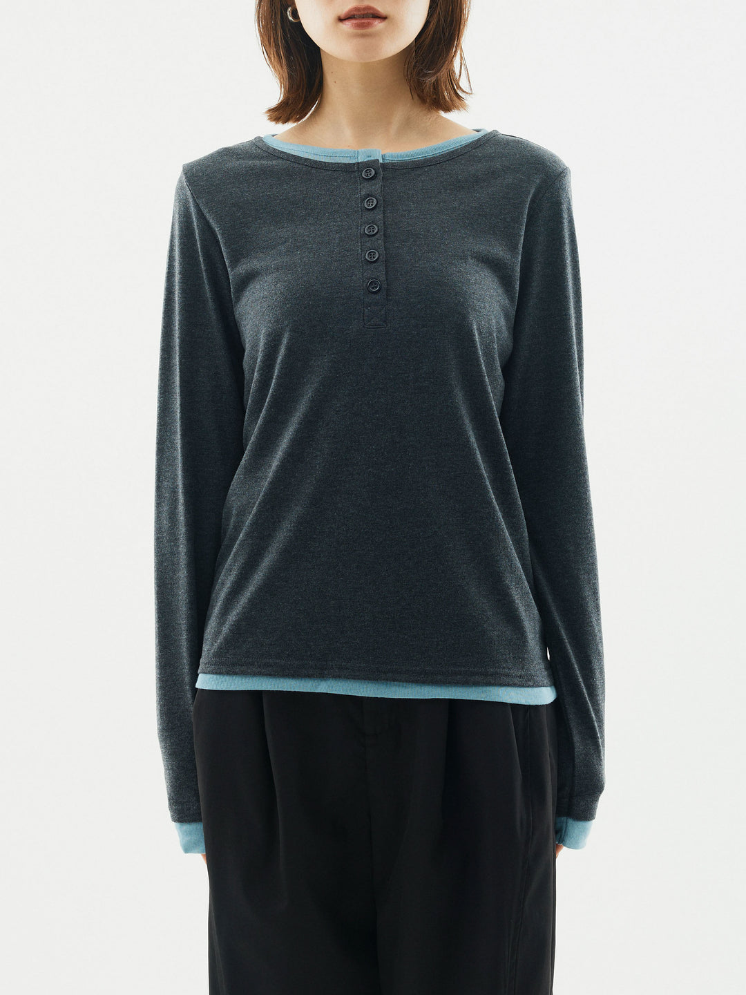 [予約]配色レイヤードヘンリーネックトップス/チャコール
