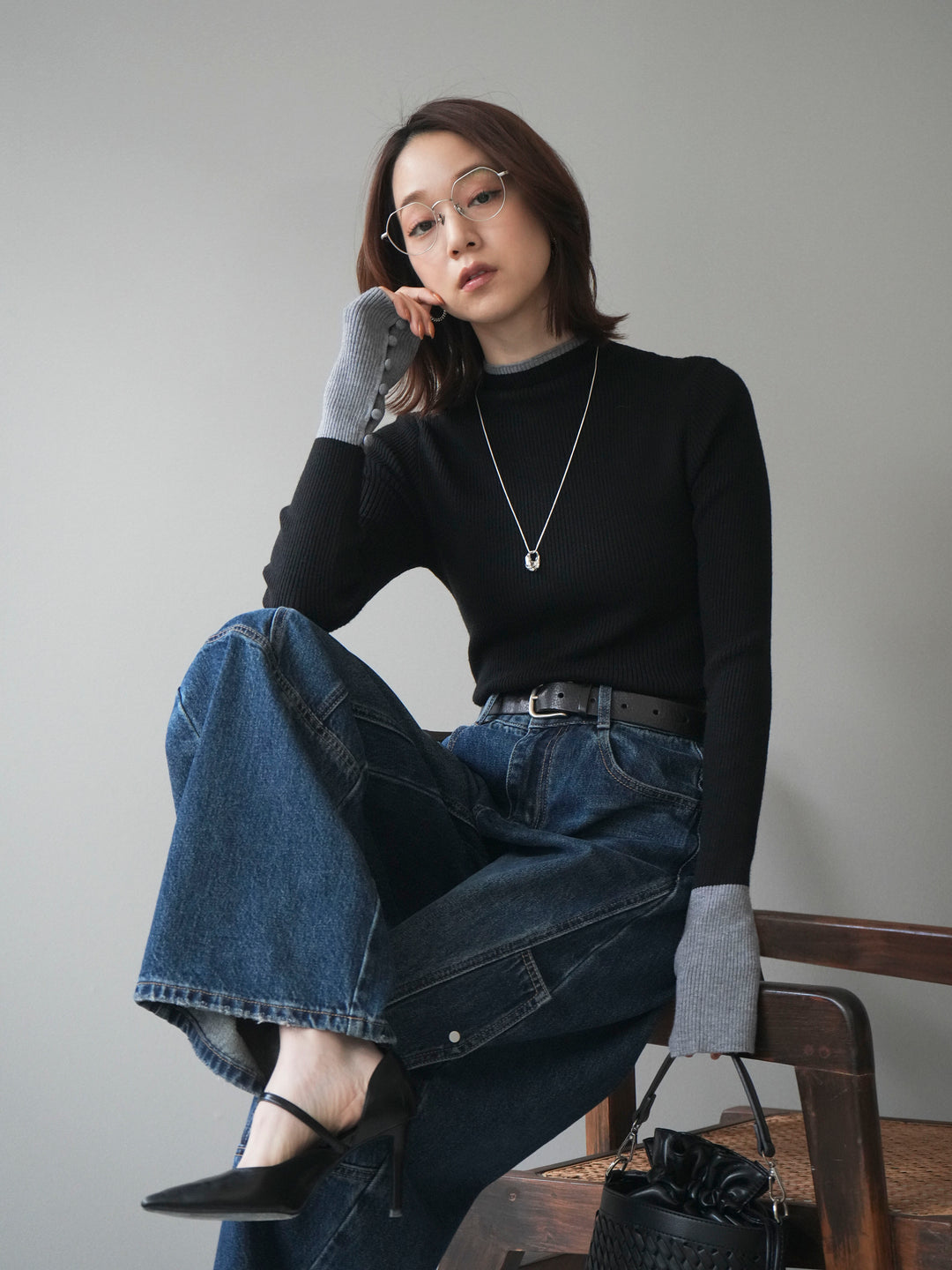 [予約]袖ボタンハイネック配色リブニットトップス/black